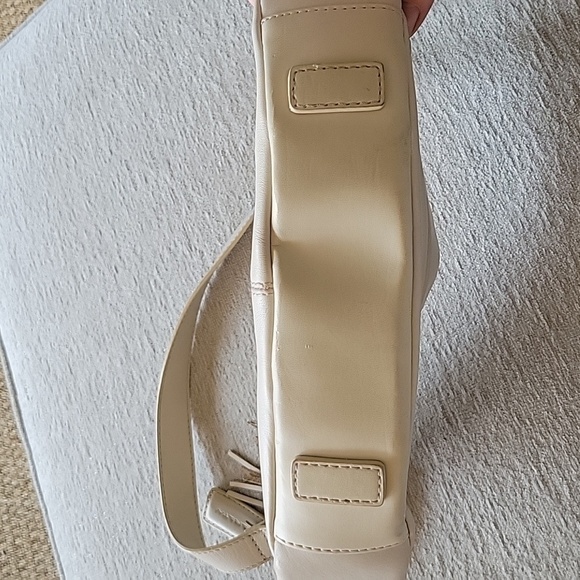 SERETA small beige leather shoulder bag.  Tassel. - Picture 4 of 10